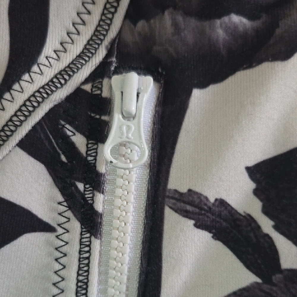 Lululemon Floral Black and Gray Women's Jacket - Picture 5 of 8